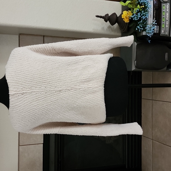 Sweater - Picture 5 of 7